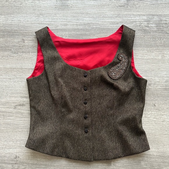 Vintage vest super cute . Not sure the size check the measurements please - Picture 1 of 4